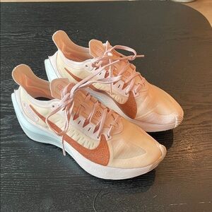 Nike Zoom Gravity Running Shoes